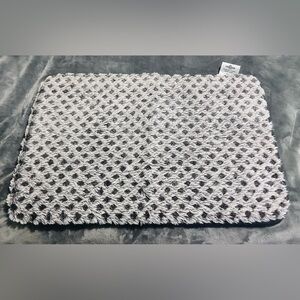 Mohawk Home Black and White Memory Foam Bath Mat 26x18 In